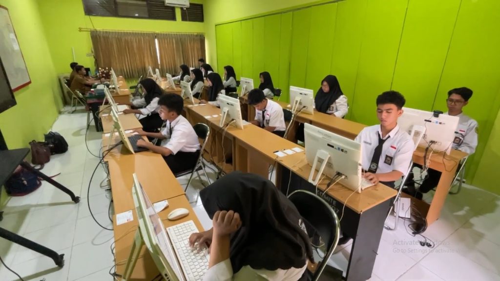 Peserta tes kemampuan akademik (TKA) di SMAN 1 Banjarmasin keluhkan masalah teknis